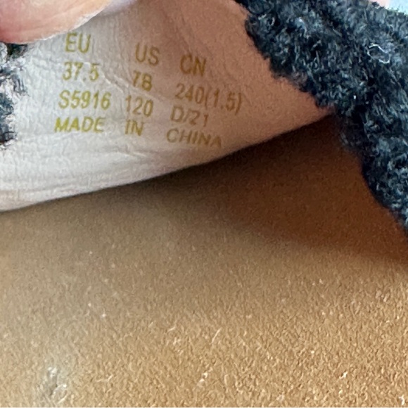 Stuart Weitzman Black Comfort Cammy Slide Sandals Shearling Strap Leather 7B - Picture 2 of 9